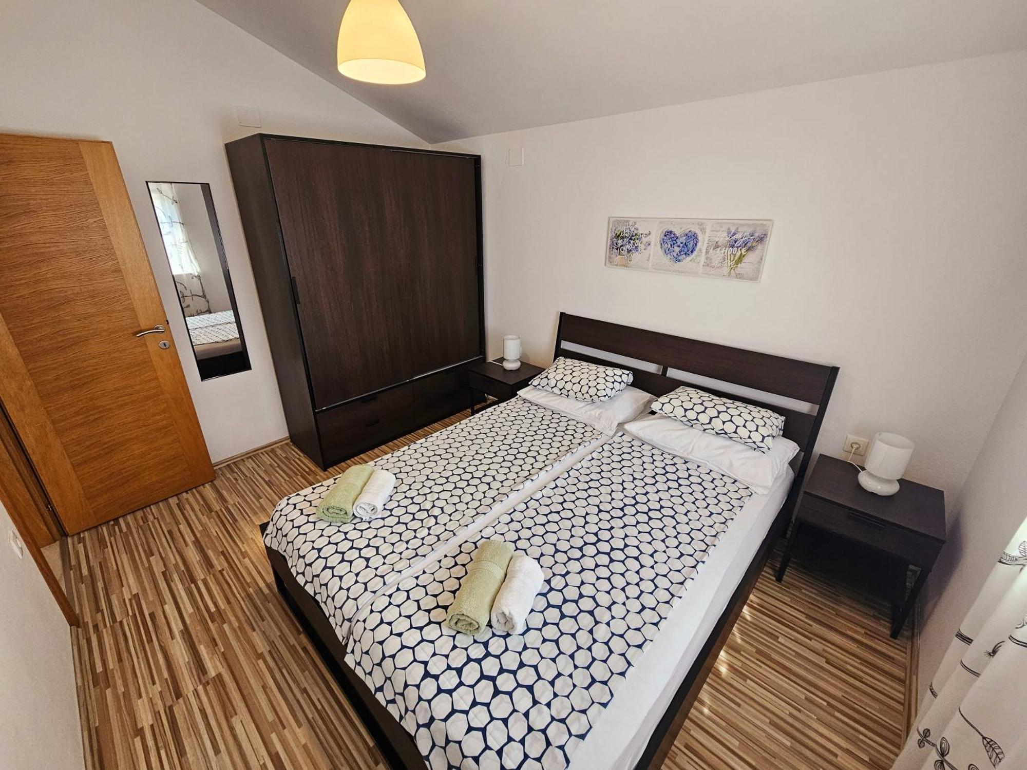 Apartments Cikac II - Modern Apartments By The Beach Мандре Екстериор снимка