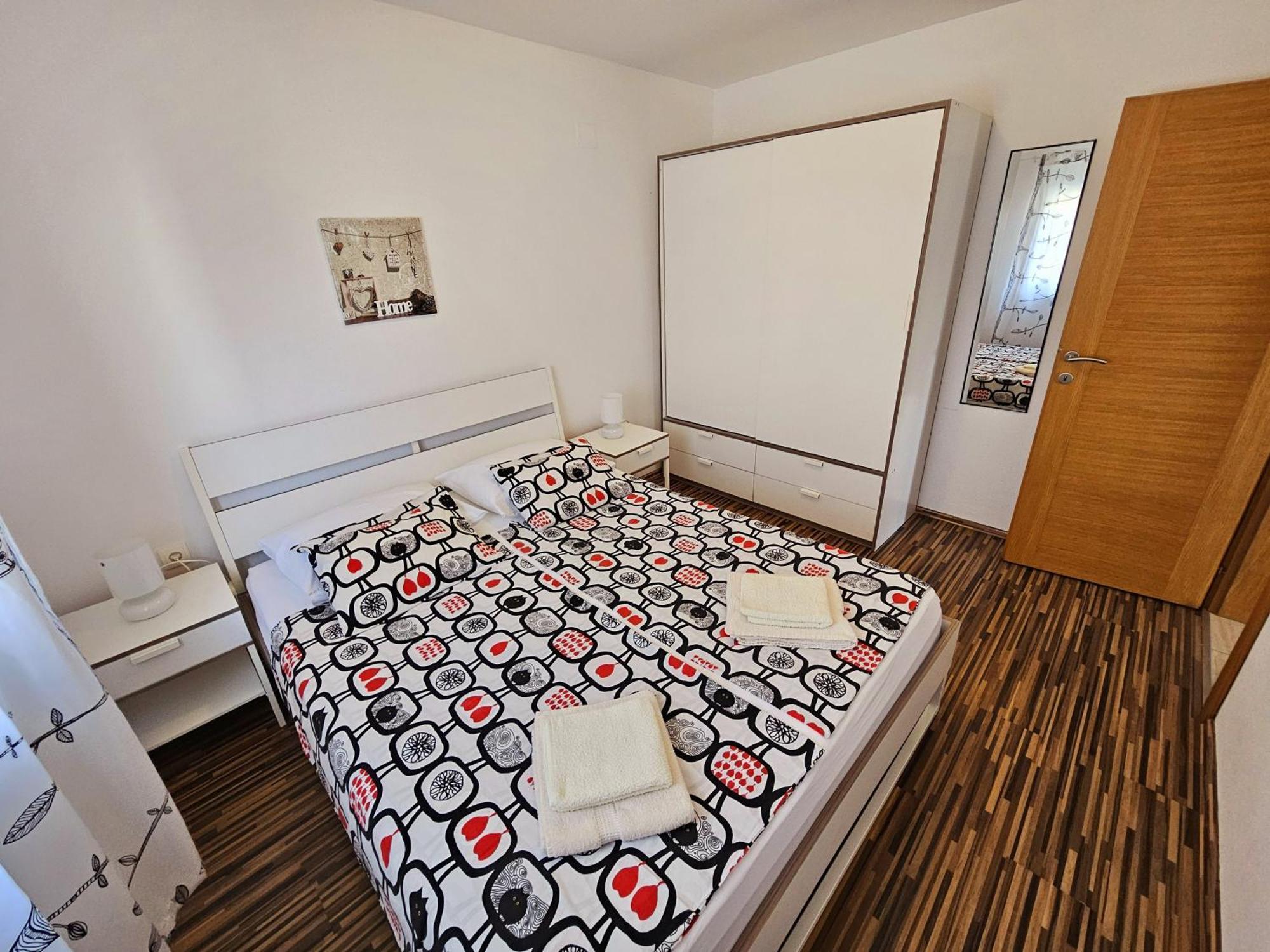 Apartments Cikac II - Modern Apartments By The Beach Мандре Екстериор снимка